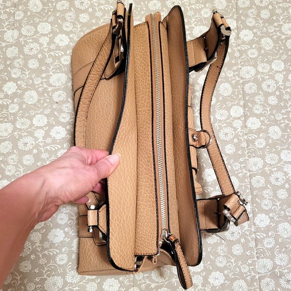 ✨HOST PICK!✨ NEW Guess Handbag, Tan/Beige, Double Straps, Compartments! - Picture 6 of 13